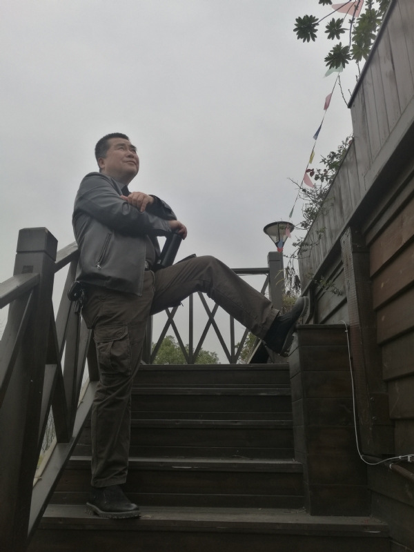 孤单背影的第一张照片--绵阳相亲服务中心