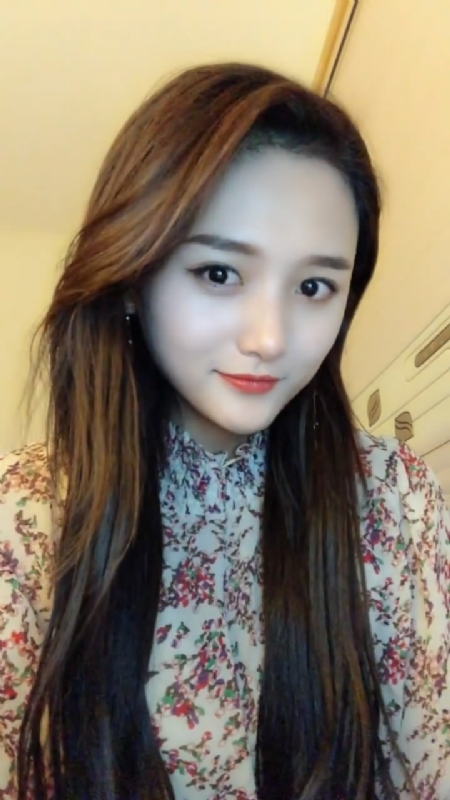 淡然一笑的第一张照片--绵阳相亲服务中心