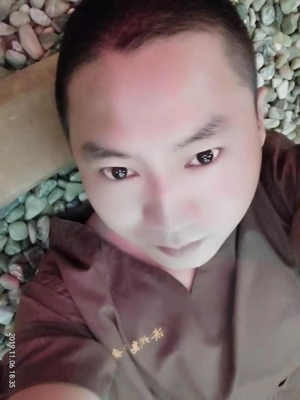 红枫叶的第一张照片--绵阳相亲服务中心