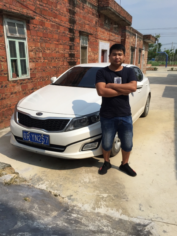 独坐街头的第三张照片--绵阳相亲服务中心