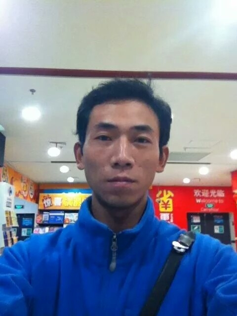 青草地溪水边的第一张照片--绵阳相亲服务中心