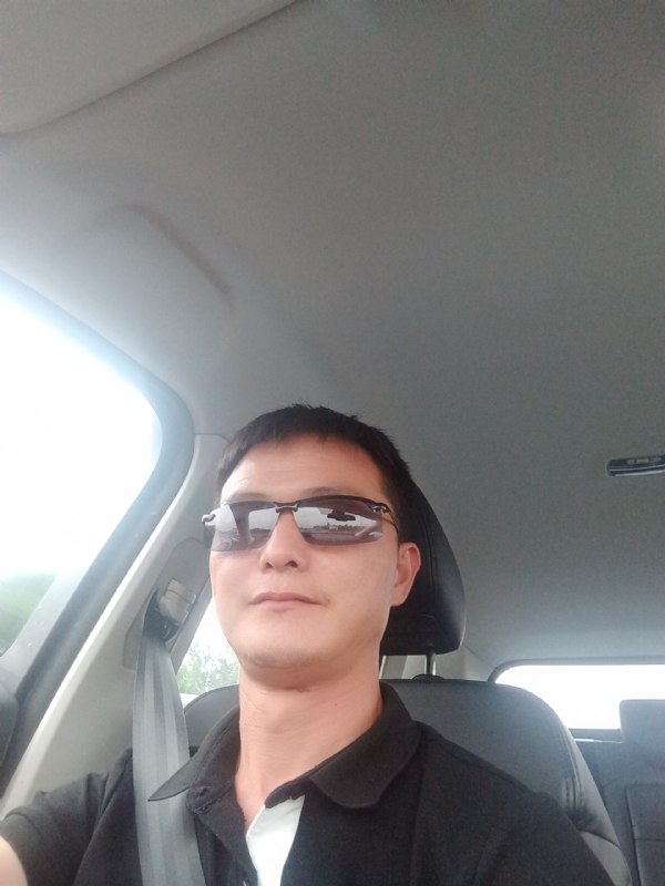 孤独的男人的第二张照片--绵阳相亲服务中心