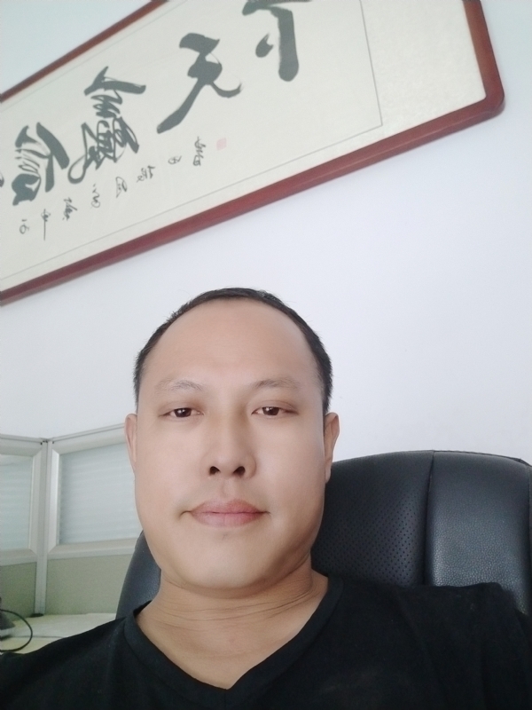 山丘的第一张照片--绵阳相亲服务中心