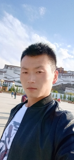 阳光下的小草的第一张照片--绵阳相亲服务中心