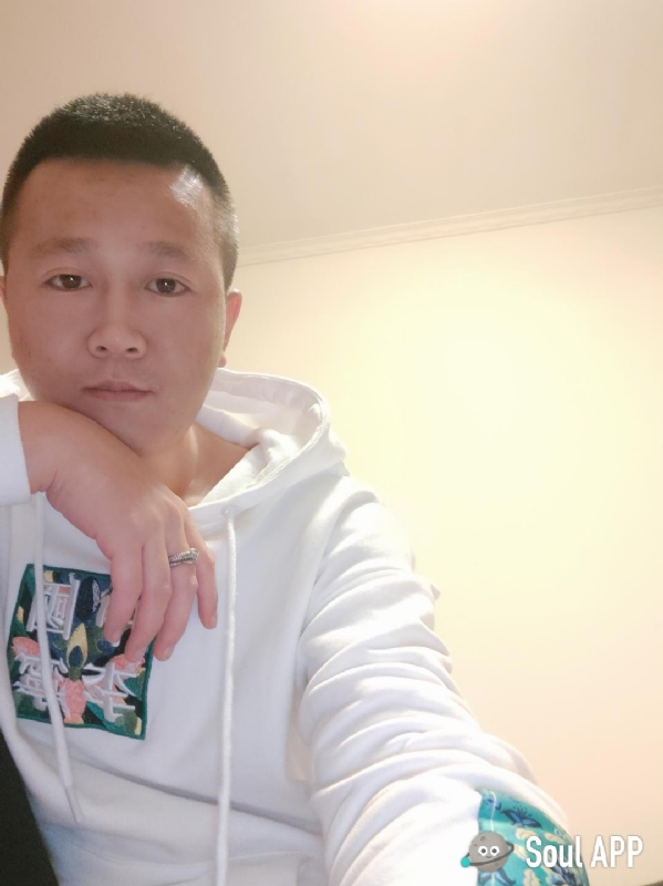 Away的第一张照片--绵阳相亲服务中心