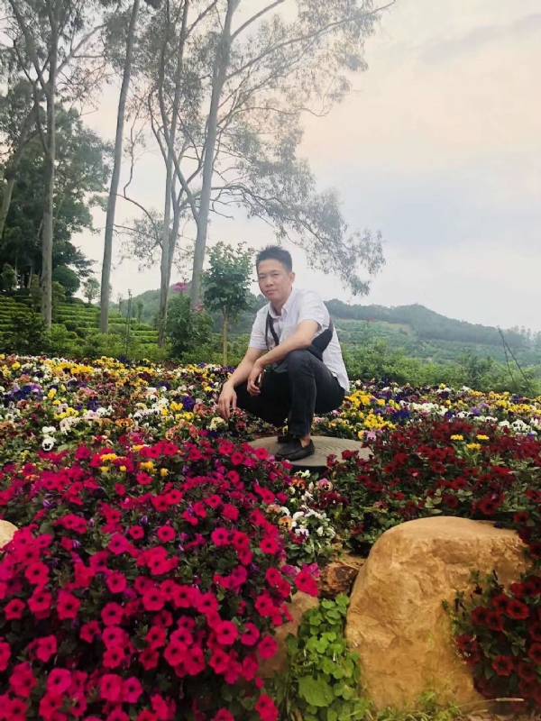 小郑的第一张照片--绵阳相亲服务中心