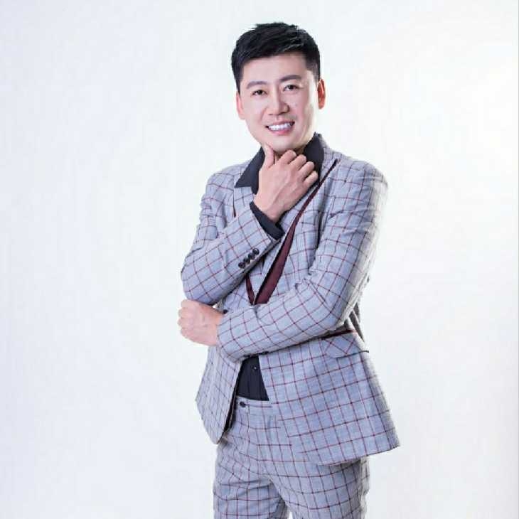 屋顶拾荒人的第一张照片--绵阳相亲服务中心