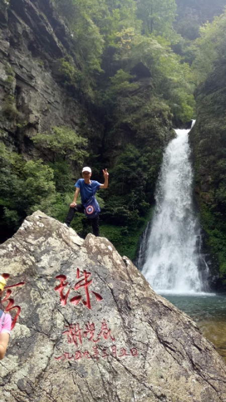 海岸岩崖的第一张照片--绵阳相亲服务中心