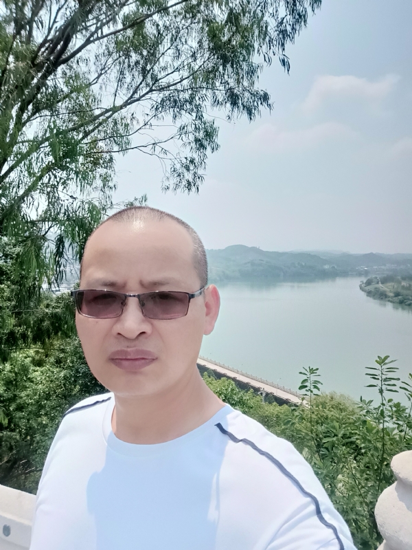 随缘随性的第一张照片--绵阳相亲服务中心