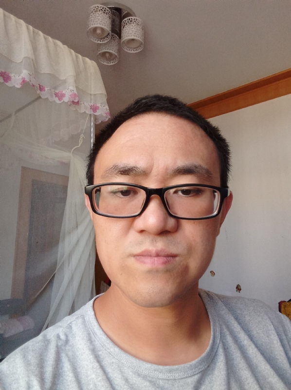 小涨常鸿的第一张照片--绵阳相亲服务中心