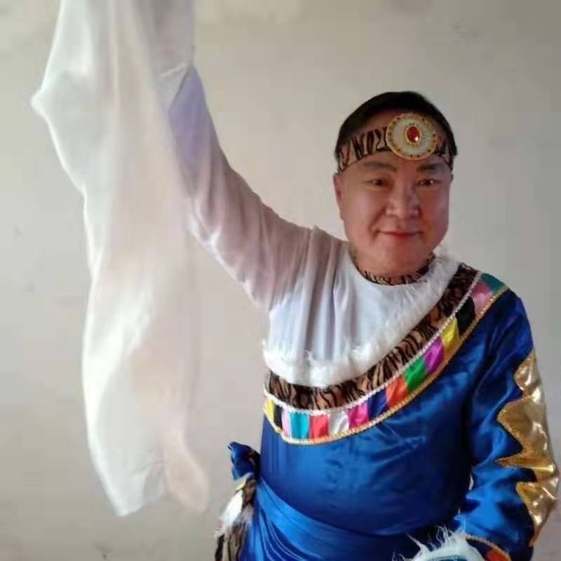 走在冷风中的第一张照片--绵阳相亲服务中心