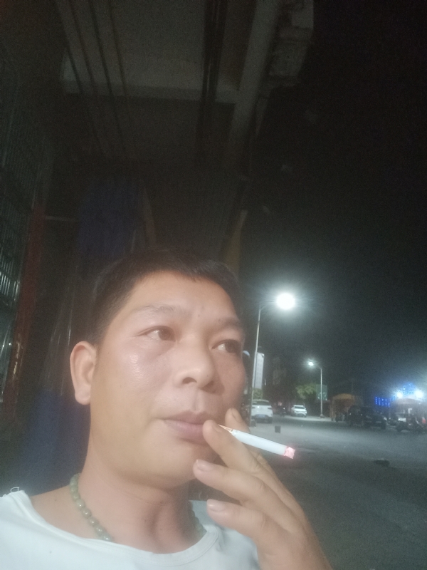 善解人意的第一张照片--绵阳相亲服务中心