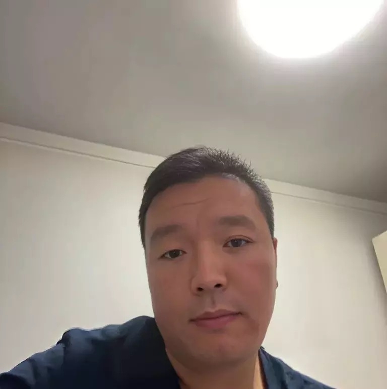 穿唐装的松鼠的第一张照片--绵阳相亲服务中心