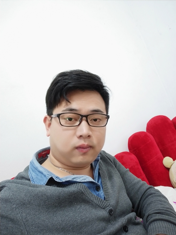 何必在亿的第一张照片--绵阳相亲服务中心