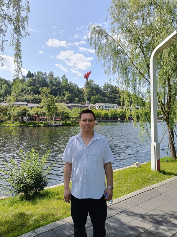 风雨相伴的第一张照片--绵阳相亲服务中心