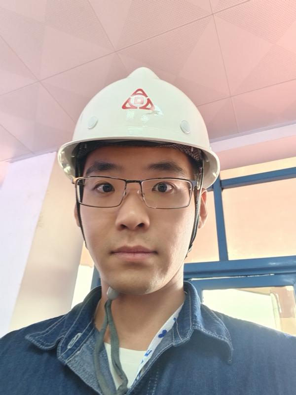 何鹏宇的第二张照片--绵阳相亲服务中心