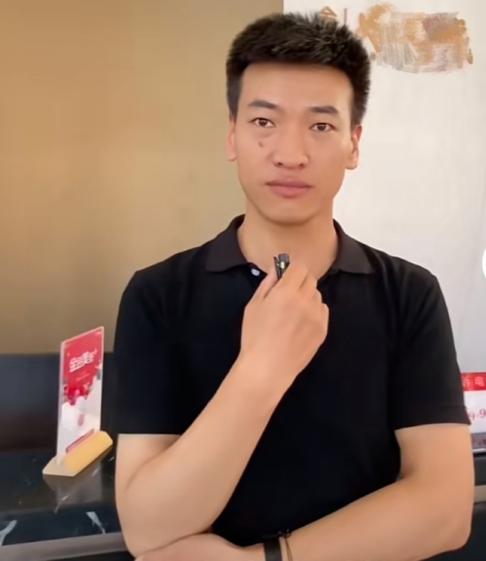 一杯梁白开的第一张照片--绵阳相亲服务中心