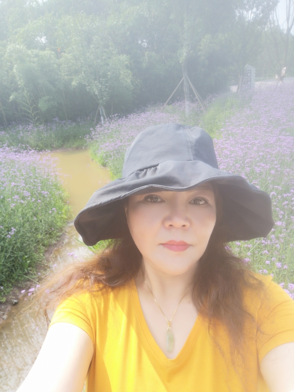 宛霞的第三张照片--绵阳相亲服务中心